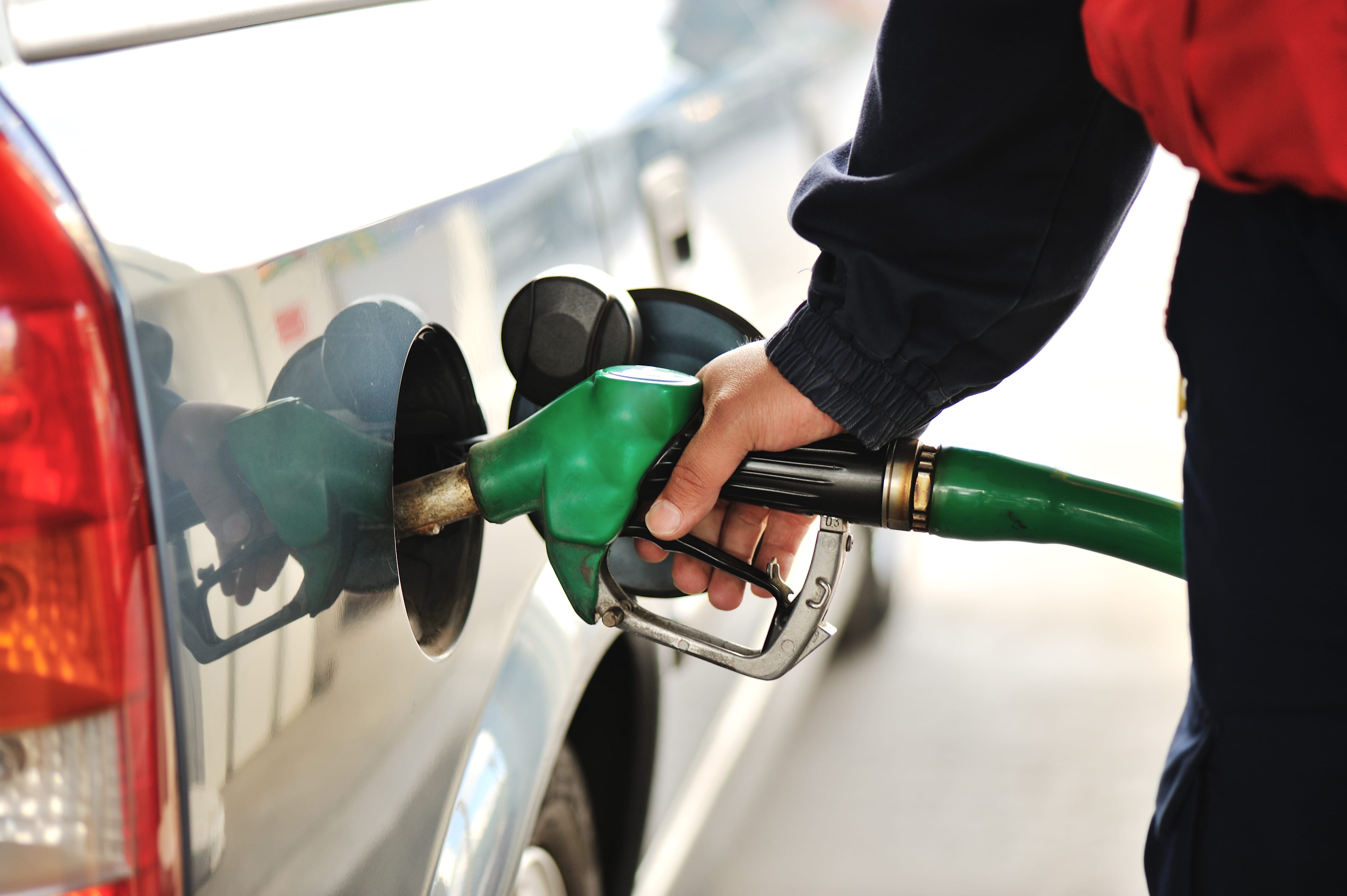 UK urged to bring forward petrol and diesel ban