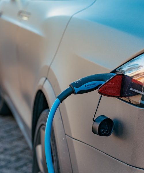 UK government ends plug-in car grant