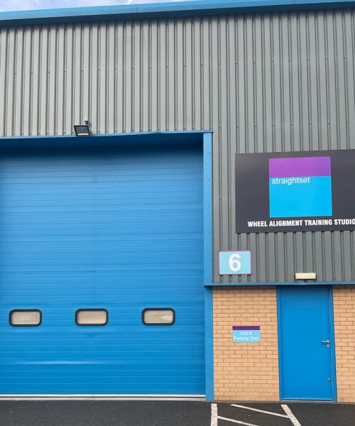 Straightset opens new wheel-alignment training studio